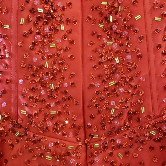 Beautful red dress - Picture 5 of 8